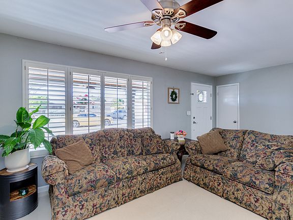 5th image of 6011 E Des Moines St