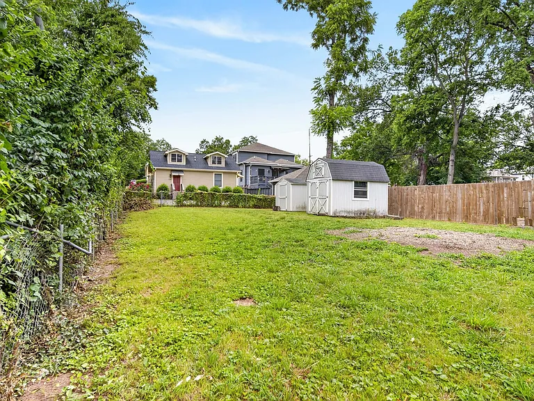 2209 Lindell Ave — Photo 4
