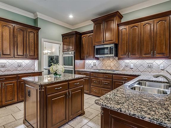 5th image of 4805 Cranbrook Dr W