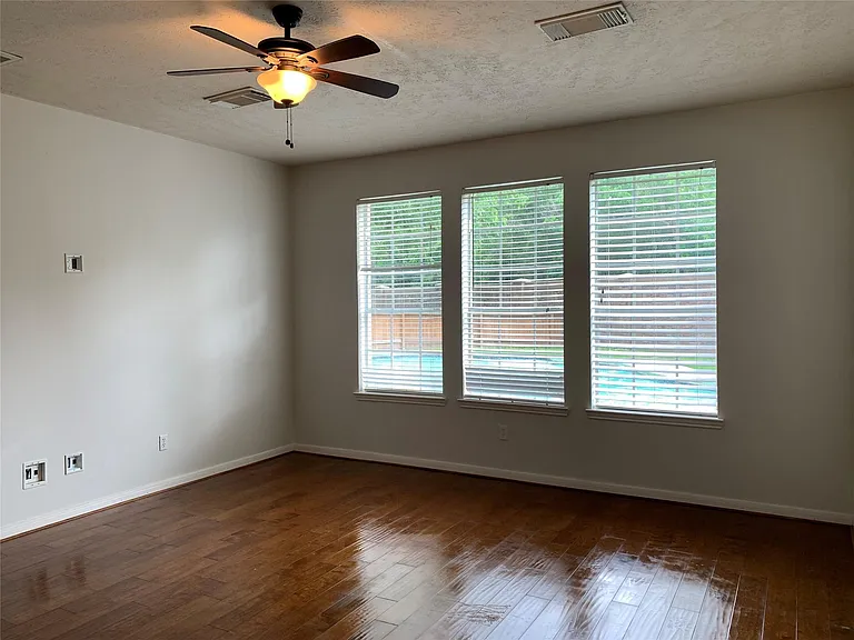 20703 Riviere Ln — Photo 20