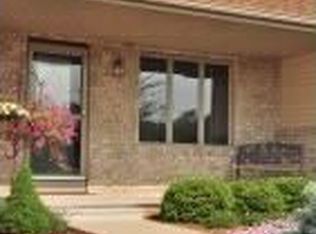 106 Parkway Ct, Combined Locks, WI 54113
