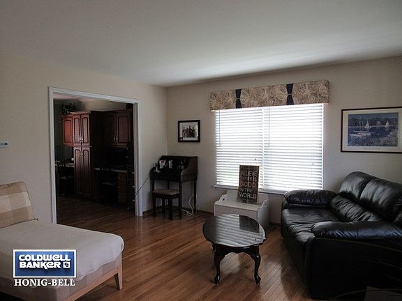 2nd image of 906 Carlyle Dr