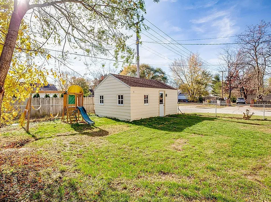 2 bed, 1.0 bath, 980 sqft, $1,399 — Photo 3