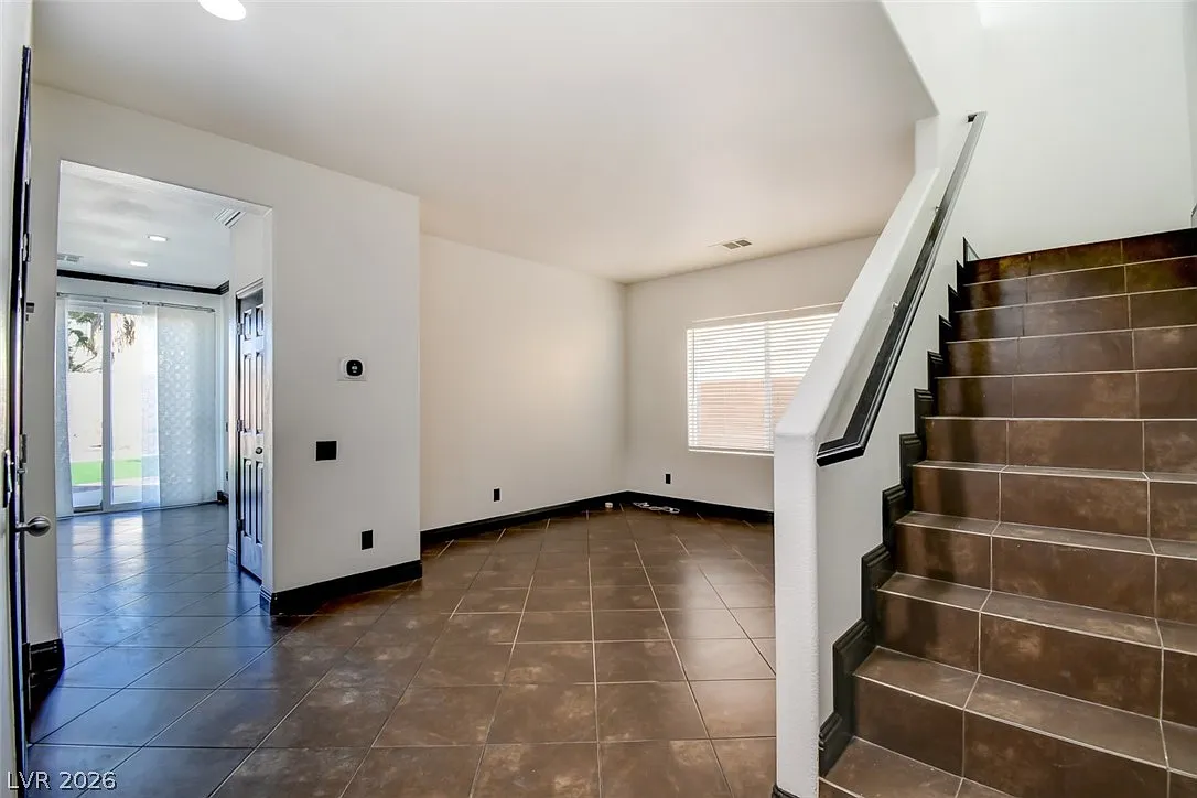 Building Photo - 2904 Dowitcher Ave