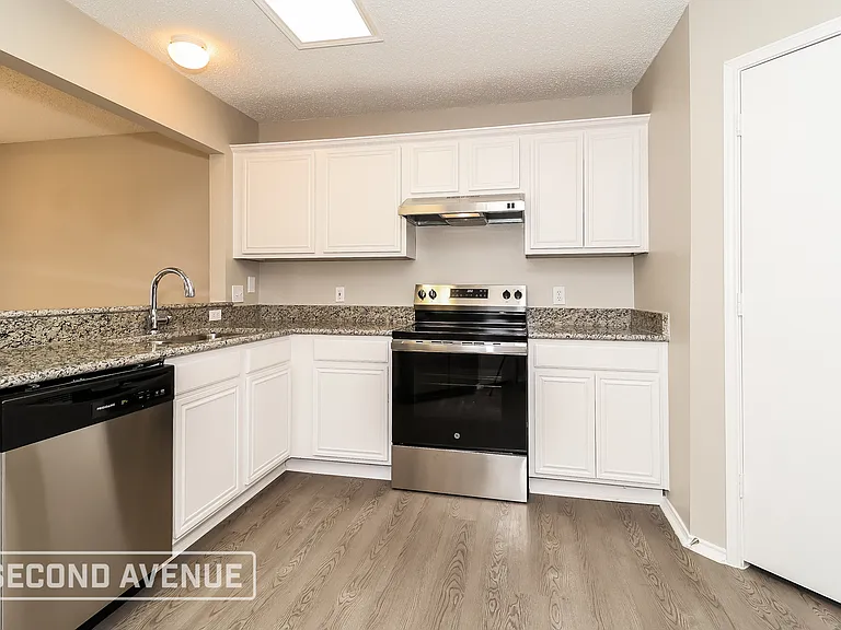8525 Auburn Dr — Photo 4
