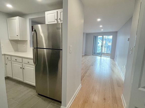 4th image of 64 Willard St #40