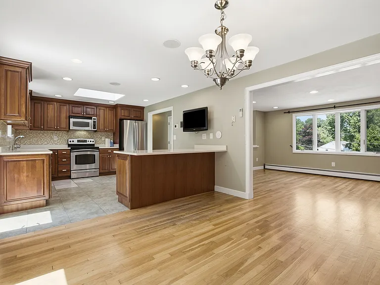 55 Robbie Rd — Photo 16