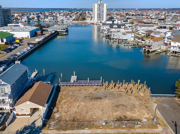 6001 Winchester Ave, Ventnor, NJ 08406