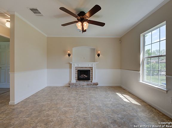 4th image of 815 Deely Pl