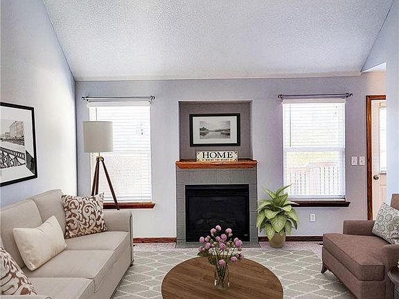 3rd image of 924 Chestnut Dr