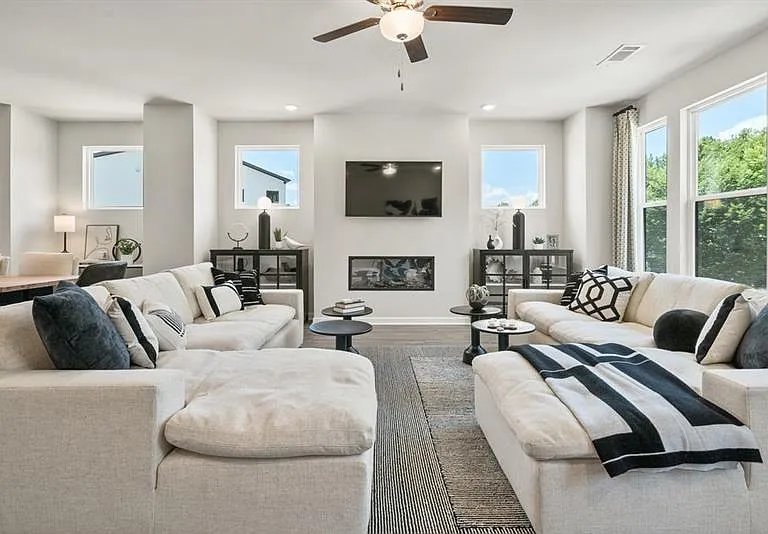 323 Sammon Way — Photo 3
