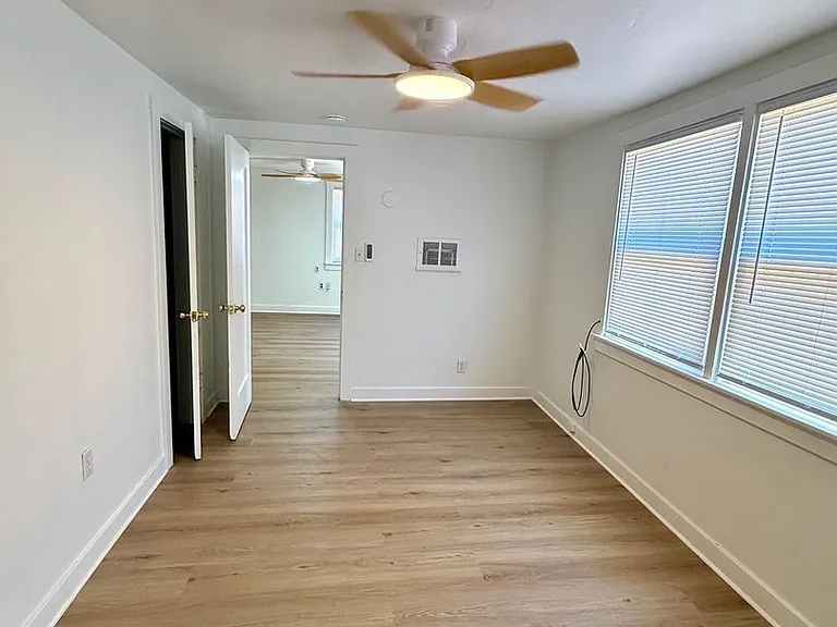 205 S Crawford St — Photo 7