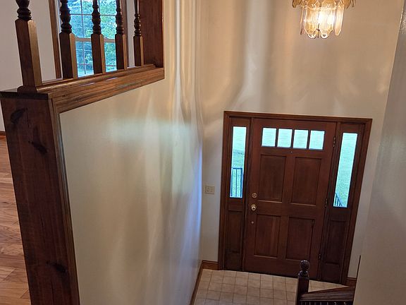 4th image of 425 Valley Dr