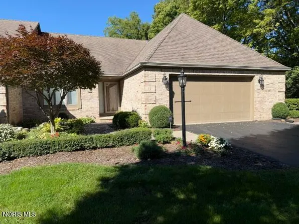 17 Walnut Creek Dr, Holland, OH 43528