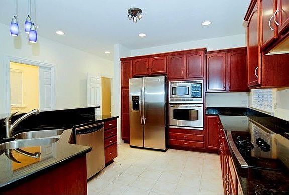 4th image of 3811 S Hermitage Ave