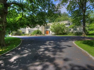 25 Brookville Rd, Brookville, NY 11545