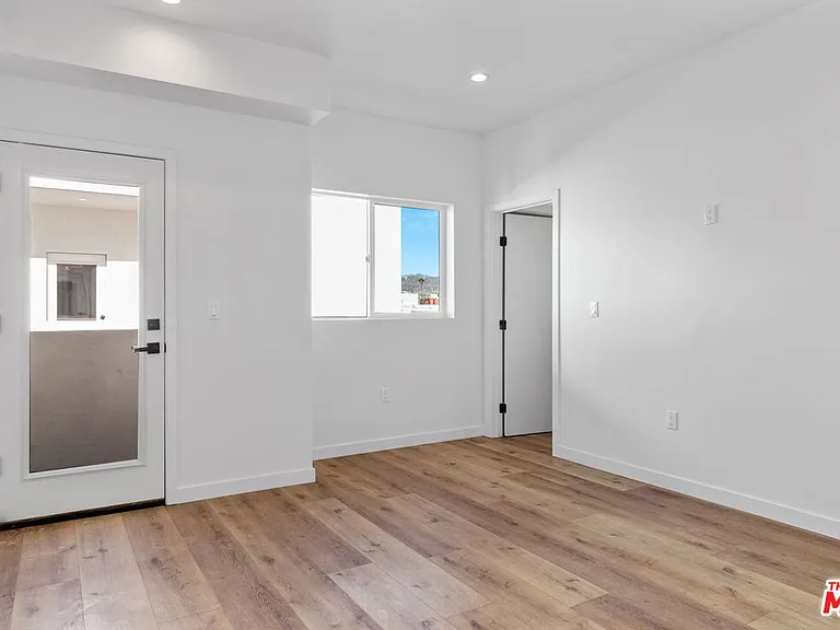 10825 Hartsook St — Photo 11