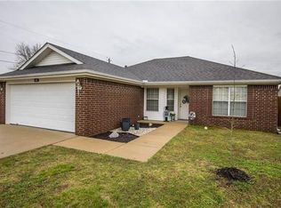 610 Walker St, Centerton, AR 72719