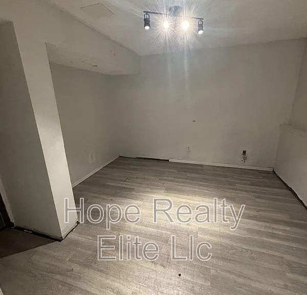 2079 Sussex Ln — Photo 26