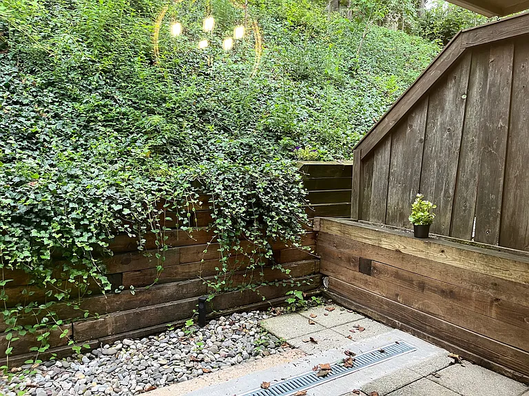 460 Lynetree Dr — Photo 9