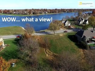 864 SW Raintree Dr, Lees Summit, MO 64082