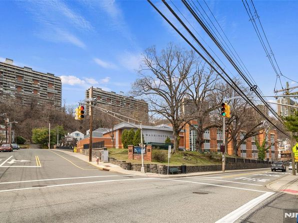 1375 River Rd APT 3G, Edgewater, NJ 07020