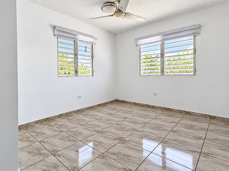 3 bed, 1.0 bath, 1200 sqft, $1,300 — Photo 4