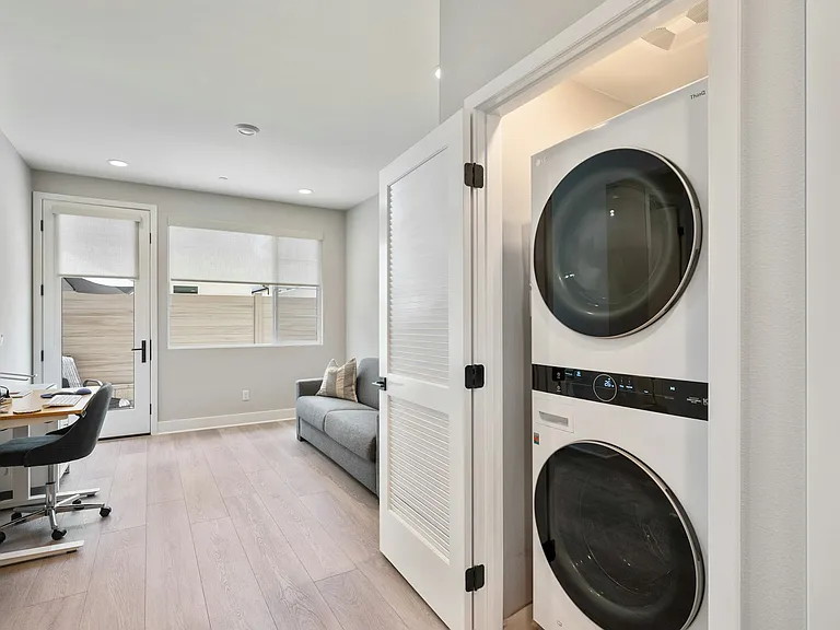 2906 Foundry Ct — Photo 8