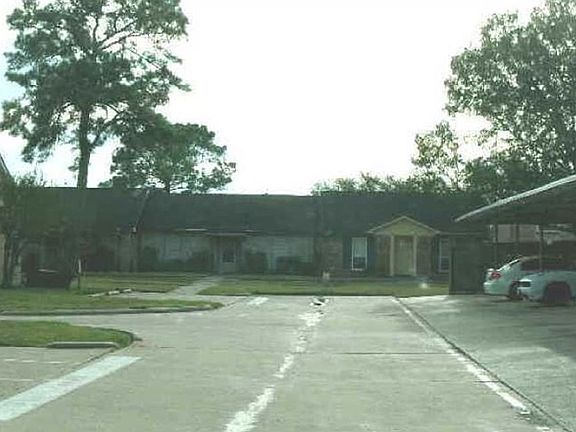 Exterior Neighborhood (street photo)