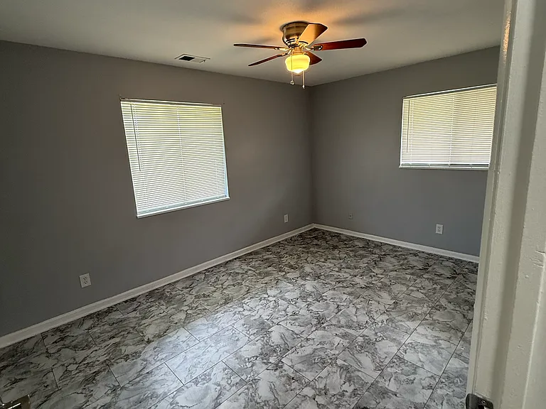 220 Burkhardt Ave #5 — Photo 2