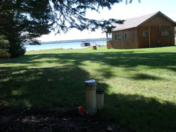 10665 Reinhardt Shrs, Levering, MI 49755