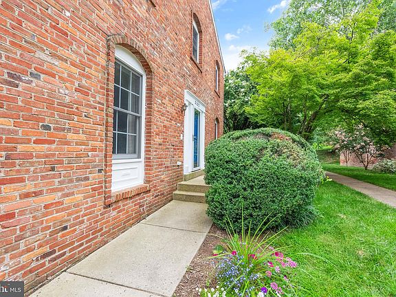 4th image of 3132 Barnard Ct