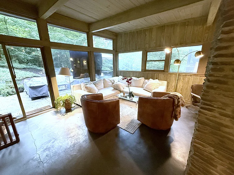 337 Chelsea Cir — Photo 3