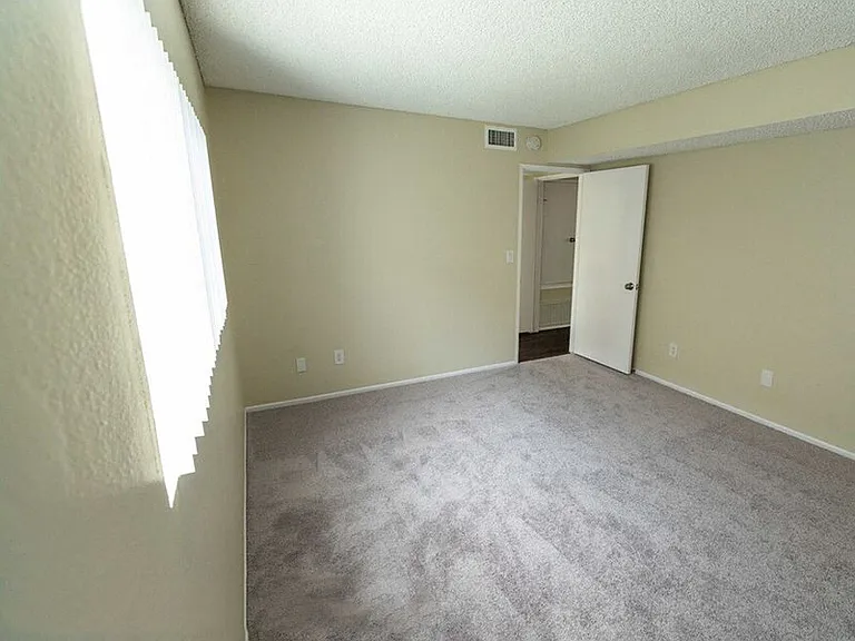The Canyons at Santa Clarita Apartments — Photo 8