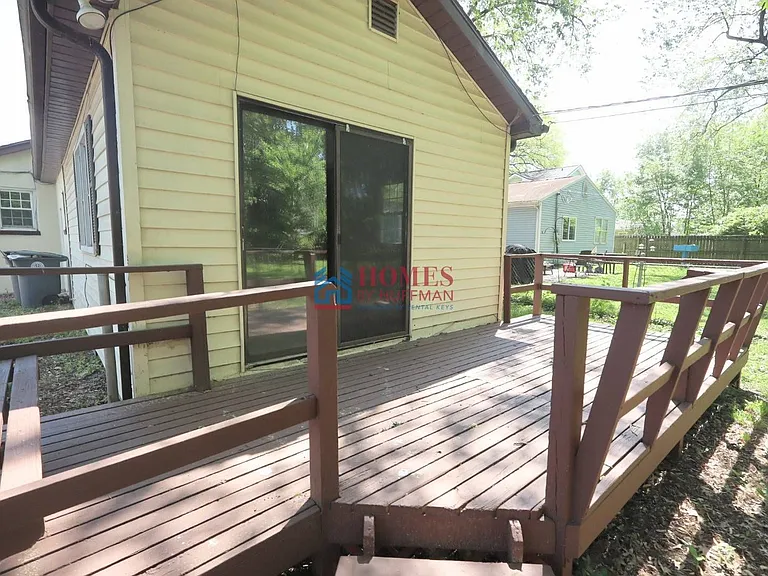 1713 Hawthorne Ave — Photo 18