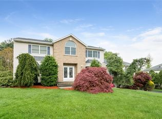 24 Mesa Pl, Nanuet, NY 10954