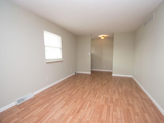 3rd image of 900 Belair Dr