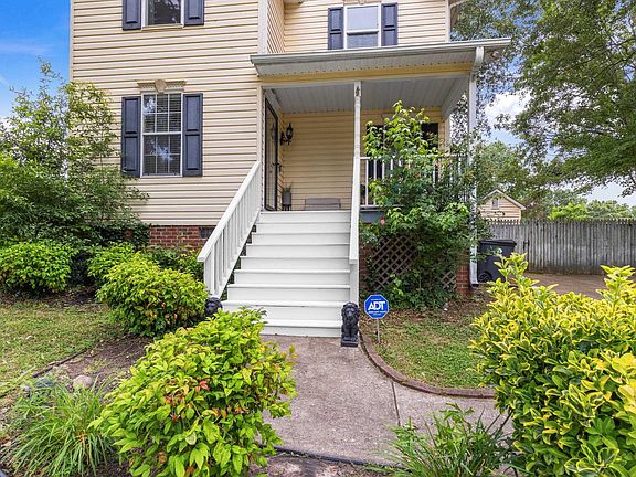 3rd image of 136 Loblolly Dr
