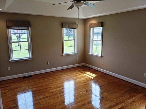 5th image of 250 Knollwood Ln