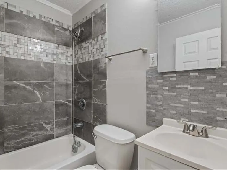 2314 Pendleton St — Photo 13