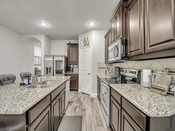 205 Finlee Ln, Red Oak, TX 75154