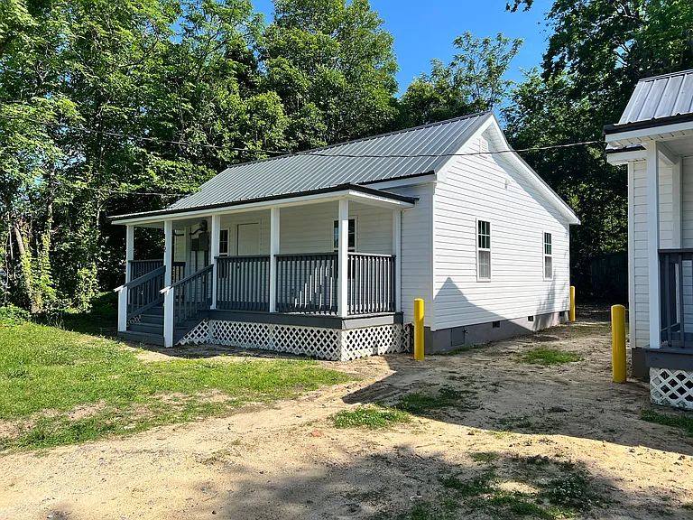 110 E Dewey St — Photo 9
