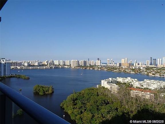 2nd image of 16385 Biscayne Blvd Unit 2520