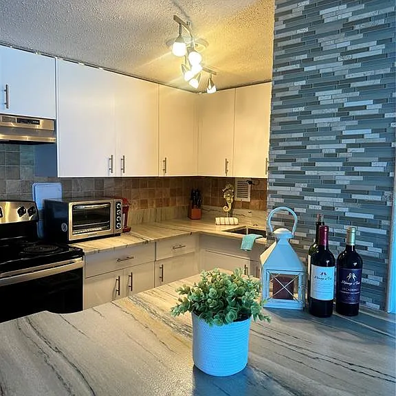 880 Mandalay Ave #309 — Photo 21