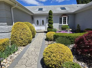 38 McCaffery Rd, Manalapan, NJ 07726