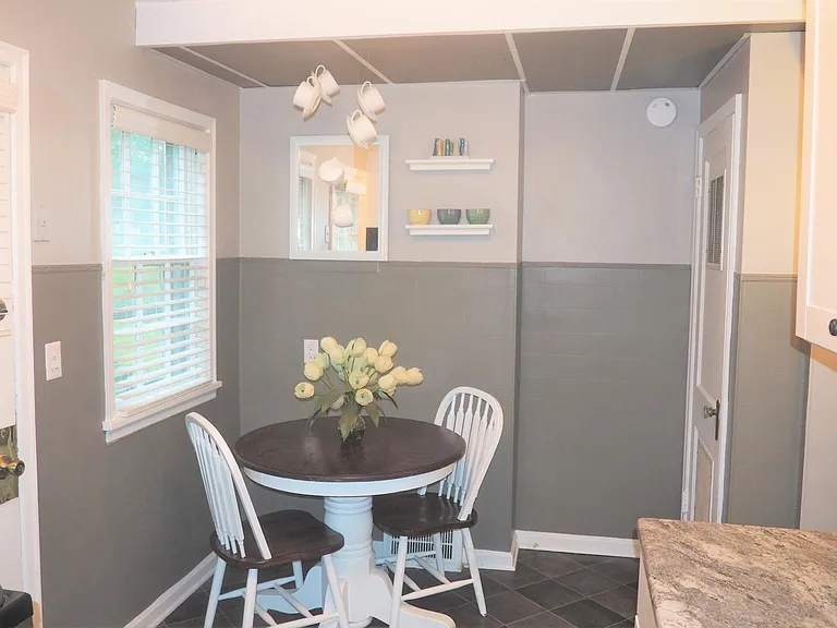 Dinette with available table and chairs