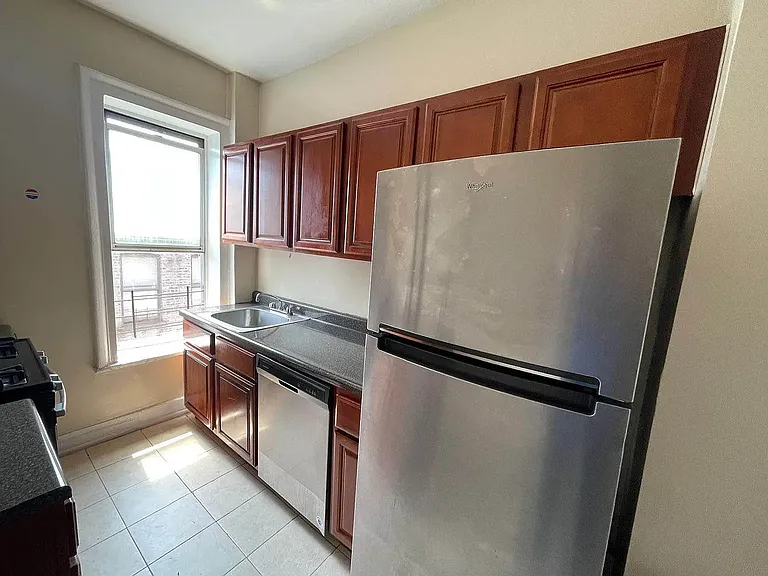 1090 Eastern Pkwy #D6 — Photo 1