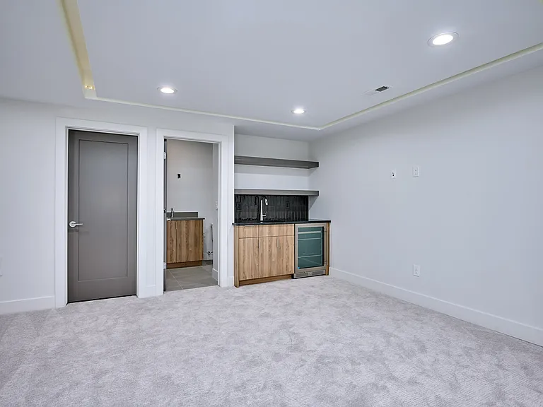 1825 N Grv — Photo 15