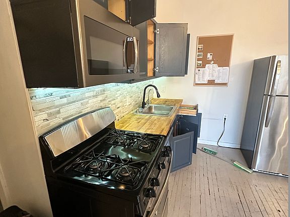 4th image of 248 McKibbin St #1M
