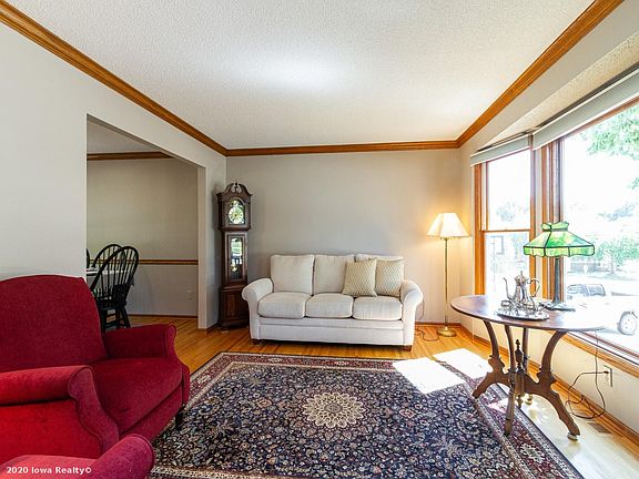 4th image of 406 W Orchard Ave